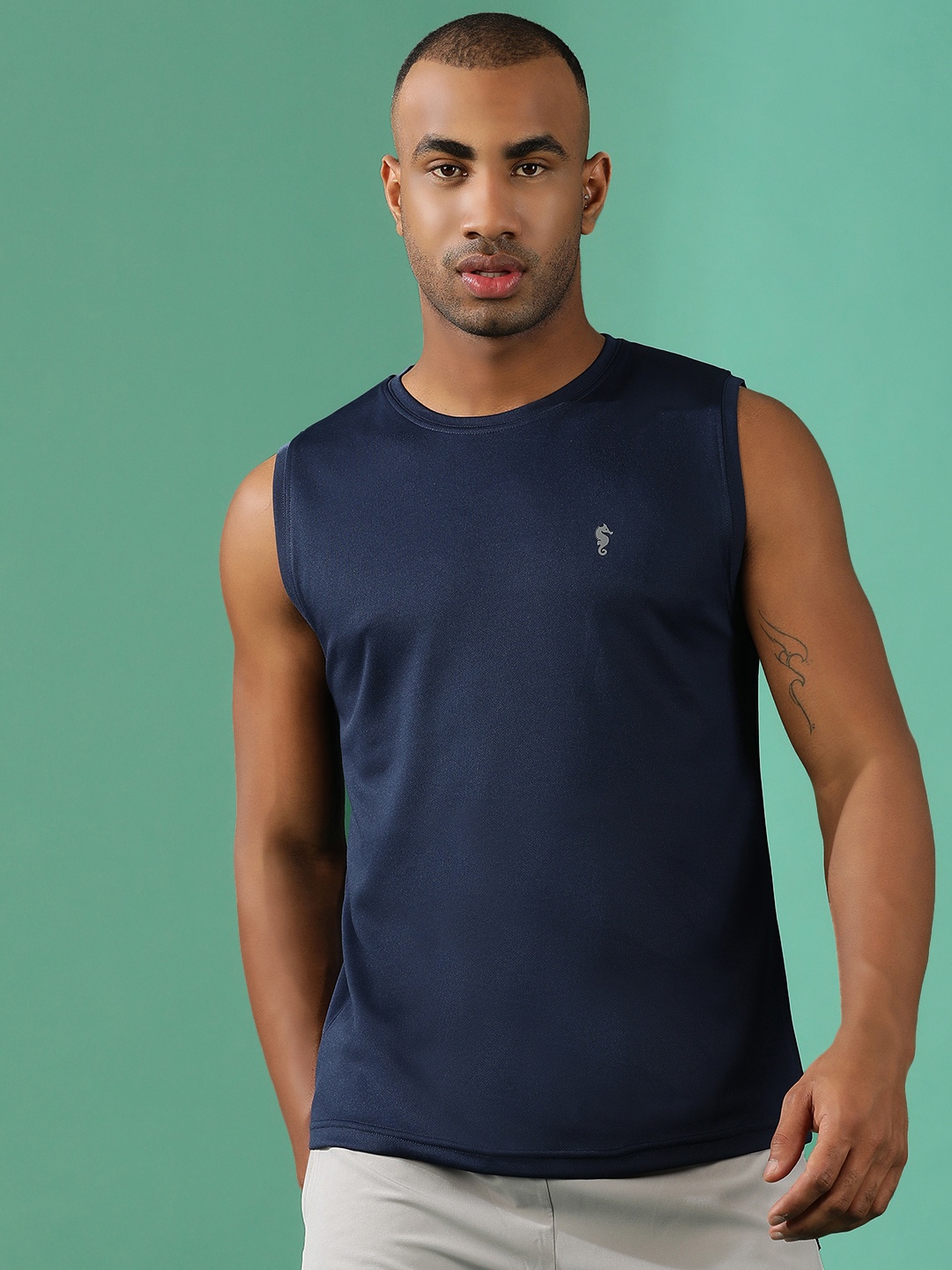 

EPPE Men Rapid-Dry Solid Round Neck Slim Fit Sleeveless Sports T-shirt, Navy blue