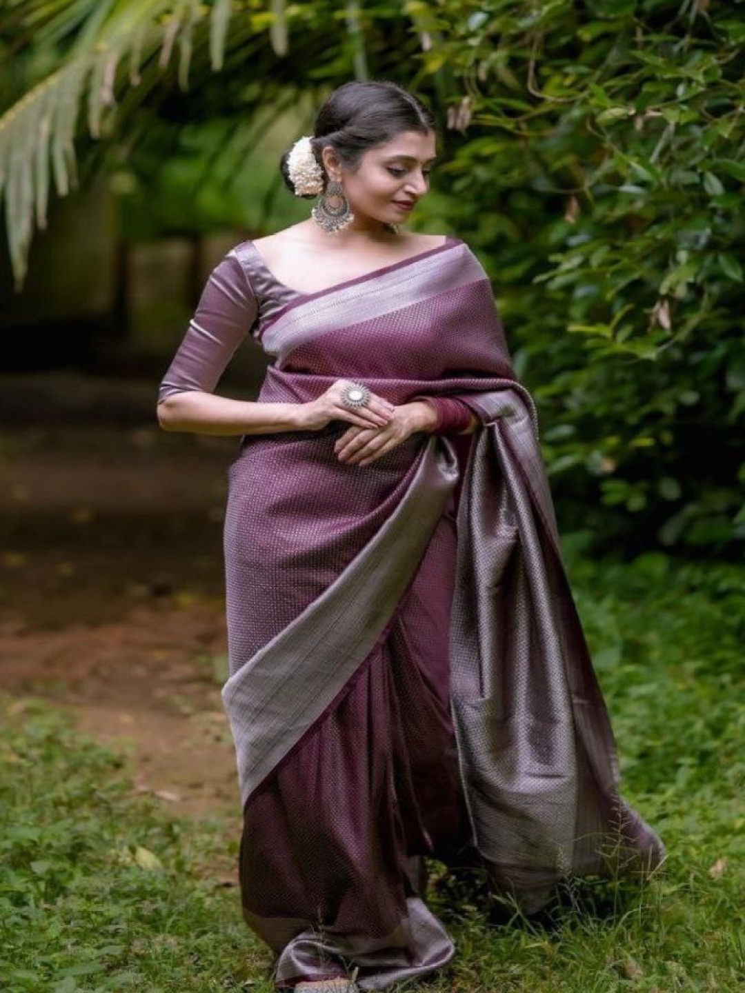 

Quelea Woven Design Zari Pure Silk Banarasi Saree, Purple
