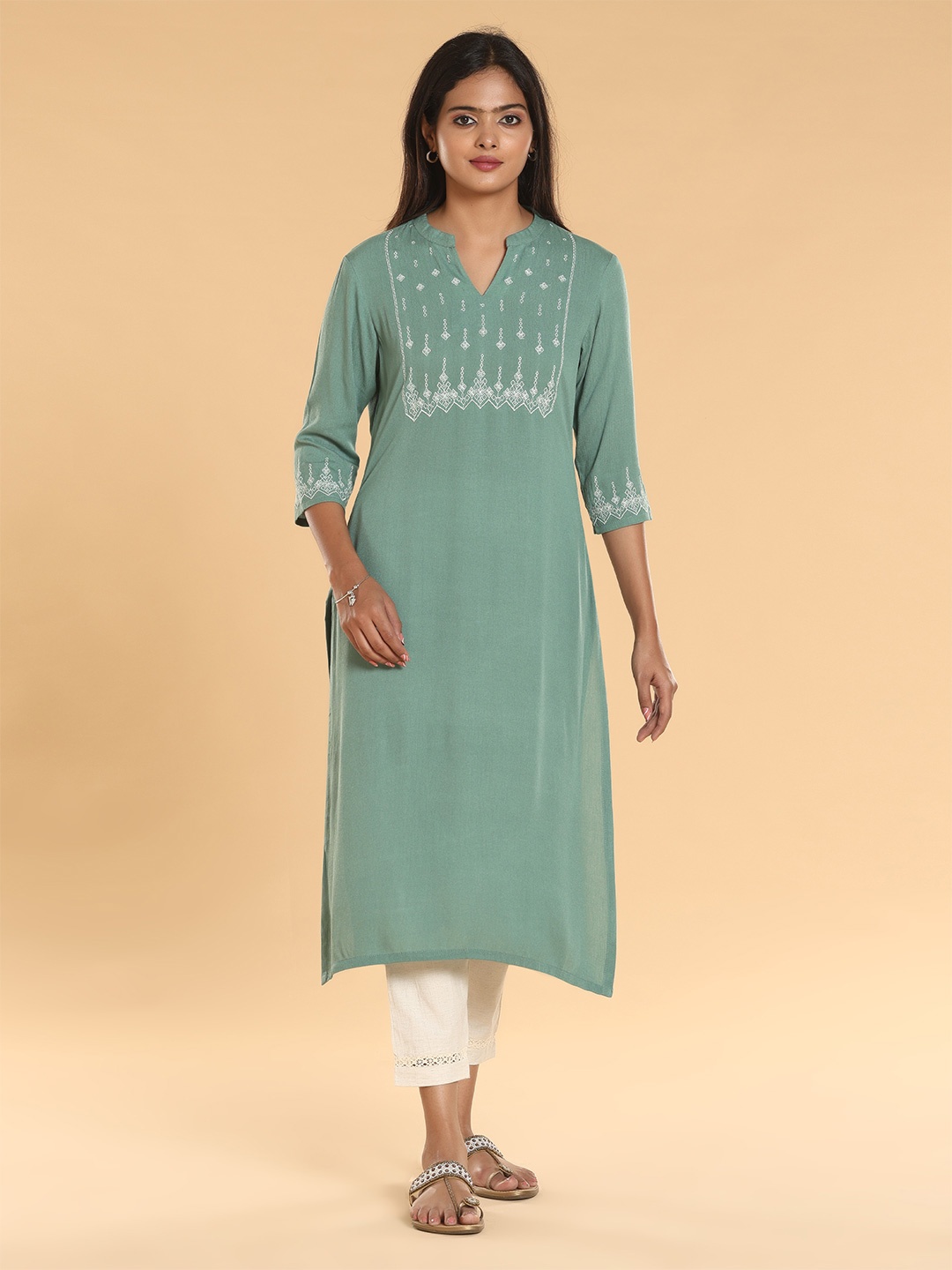 

Vismay Floral Embroidered Thread Work Kurta, Green