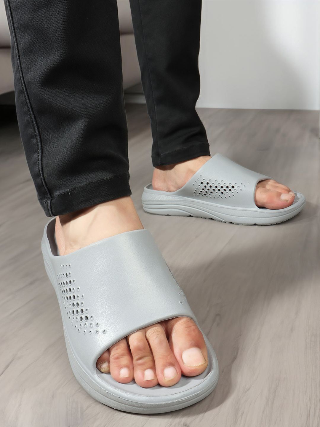 

Carlton London Men Solid Rubber Sliders, Grey