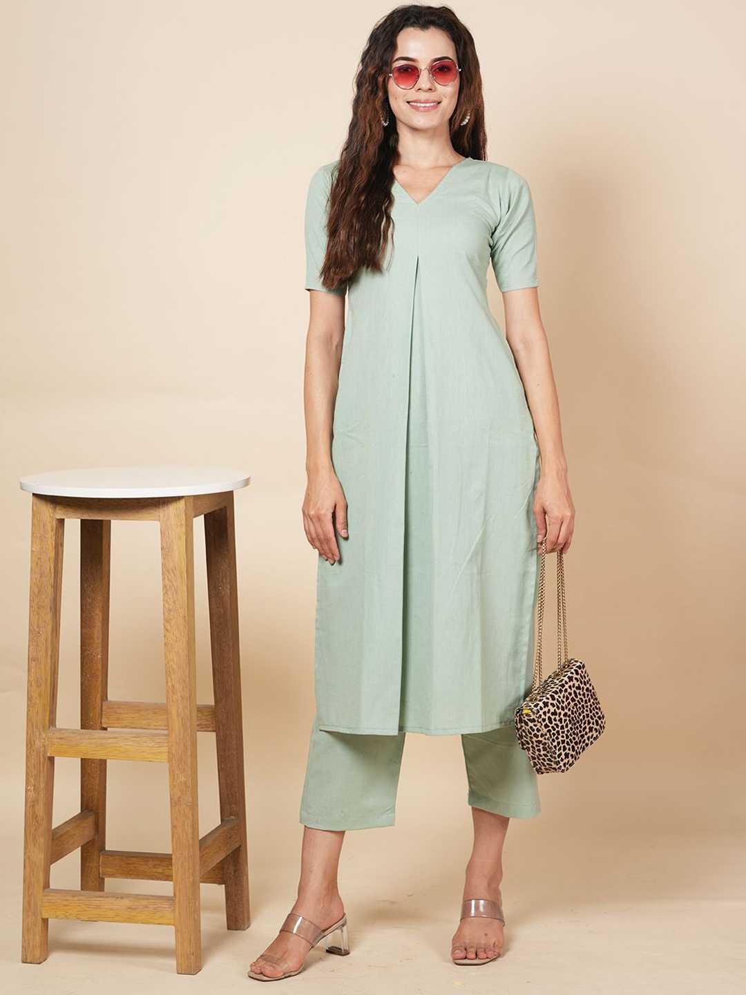 

LABEL KRISHA V Neck Regular Pure Cotton A Line Kurta with Trousers, Sea green