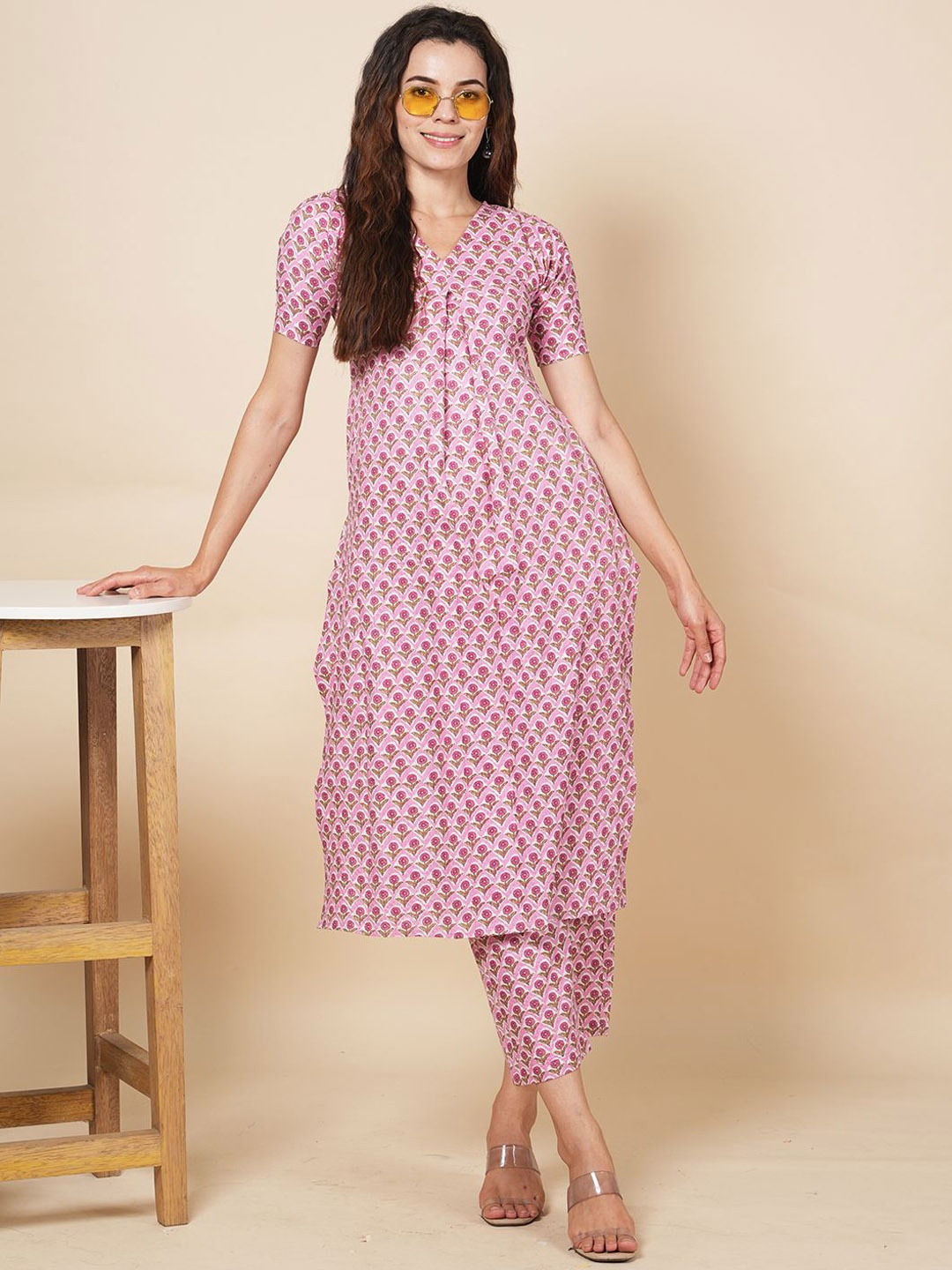 

LABEL KRISHA Floral Printed Regular Pure Cotton A Line Kurta with Trousers, Pink