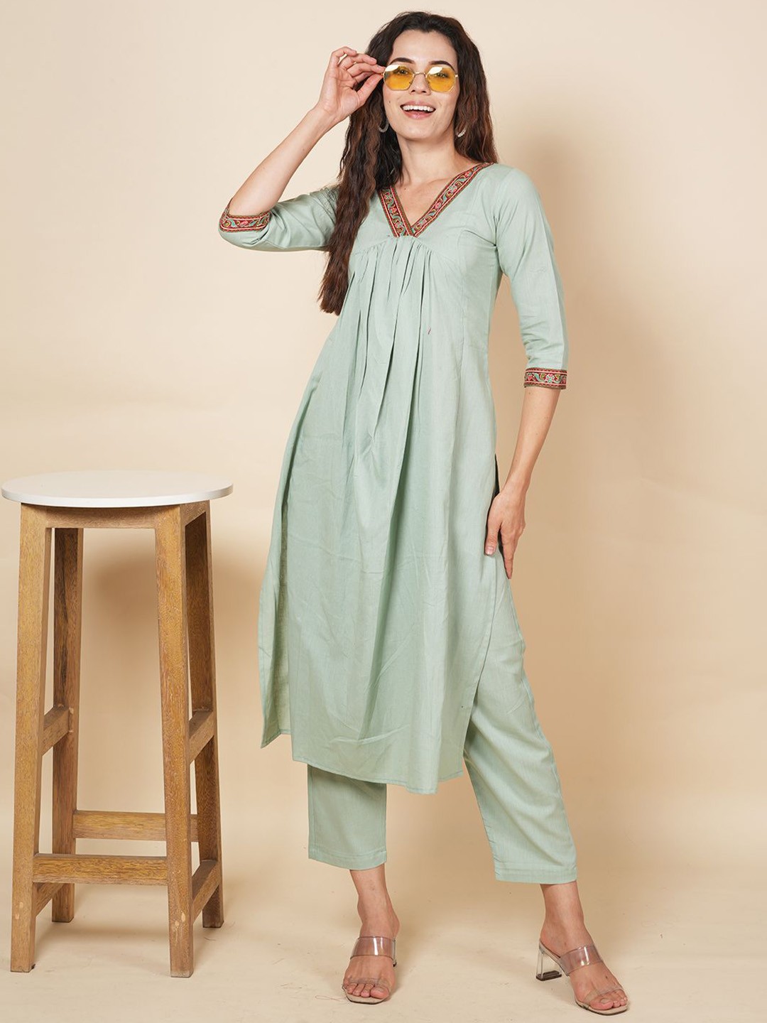 

LABEL KRISHA Floral Yoke Design Empire Pure Cotton Straight Kurta With Trousers, Sea green