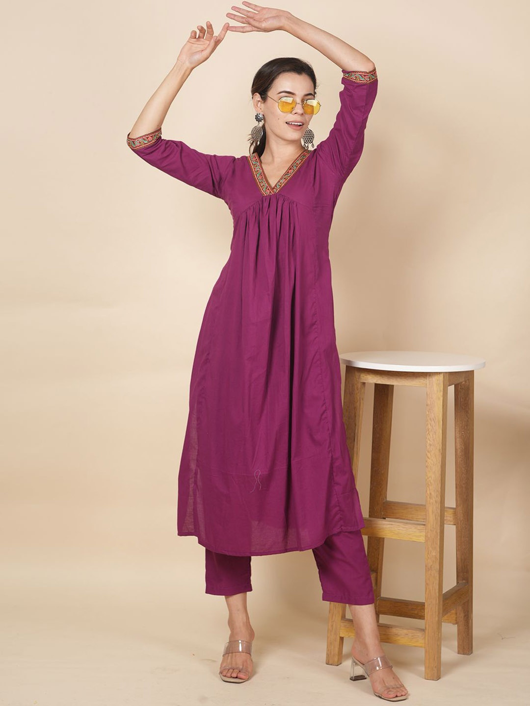 

LABEL KRISHA V-Neck Pure Cotton Straight Kurta with Trouser, Burgundy