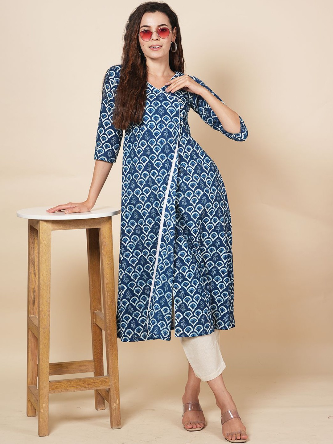 

LABEL KRISHA Ethnic Motifs Printed Regular Pure Cotton A Line Kurta with Trousers, Blue