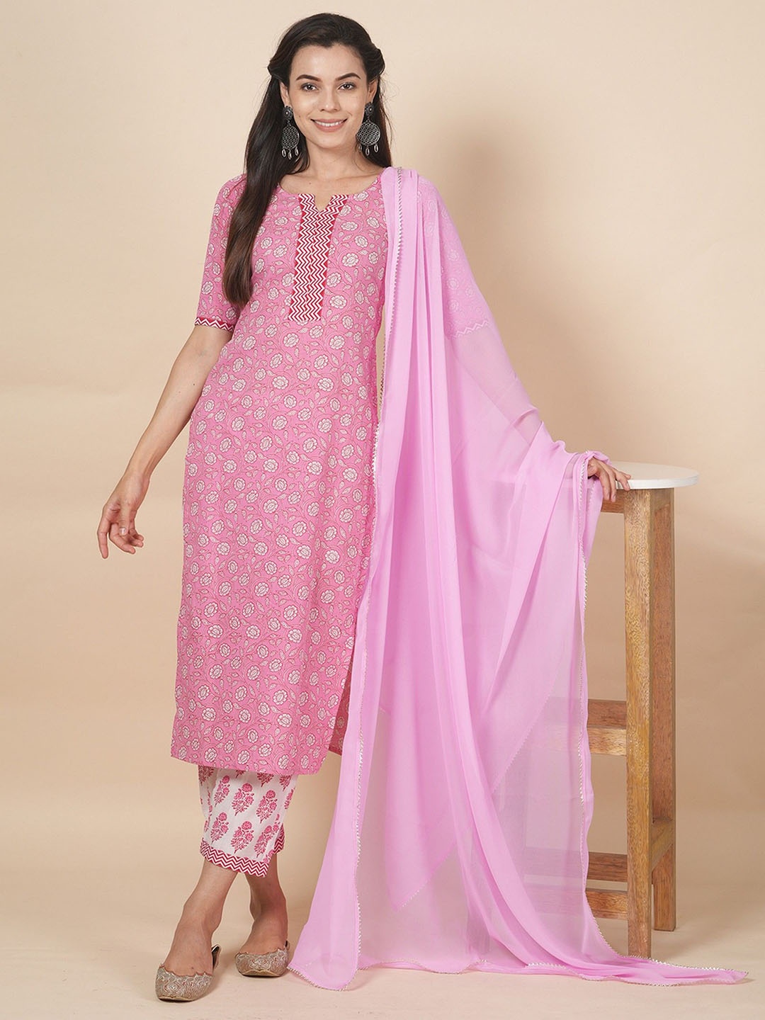 

LABEL KRISHA Floral Printed Notch Neck Pure Cotton Kurta with Trousers & Dupatta, Pink
