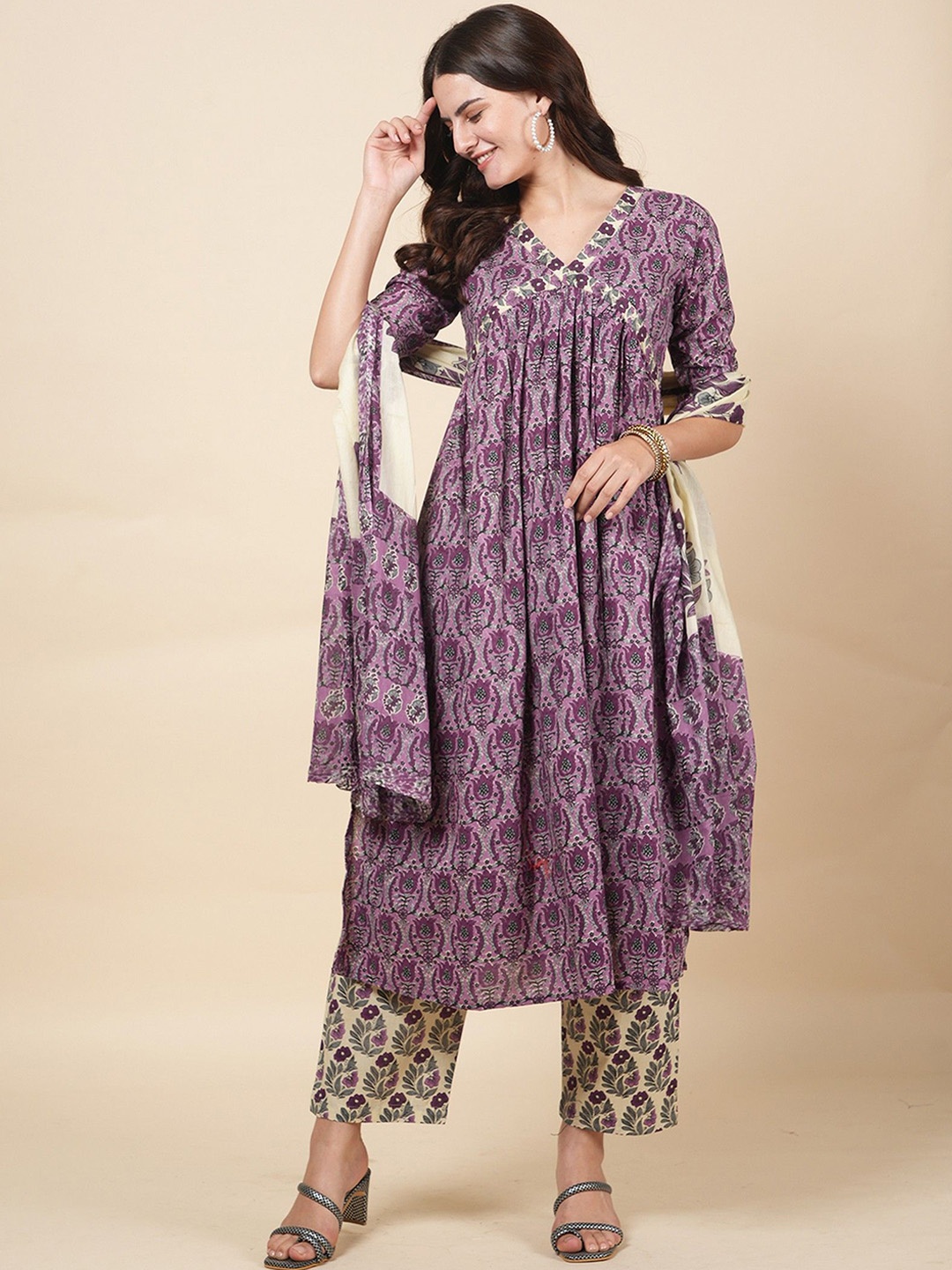 

LABEL KRISHA Floral Printed V-Neck Empire Pure Cotton A-Line Kurta With Trouser & Dupatta, Purple