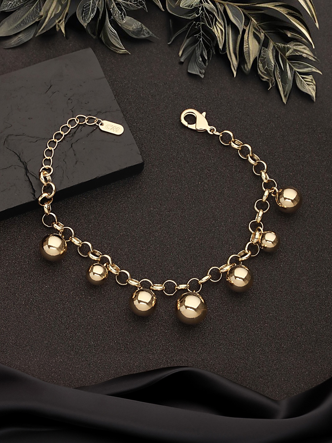 

SARAF TRENDZ Anti-tarnish18k Gold Toned Link Bracelet