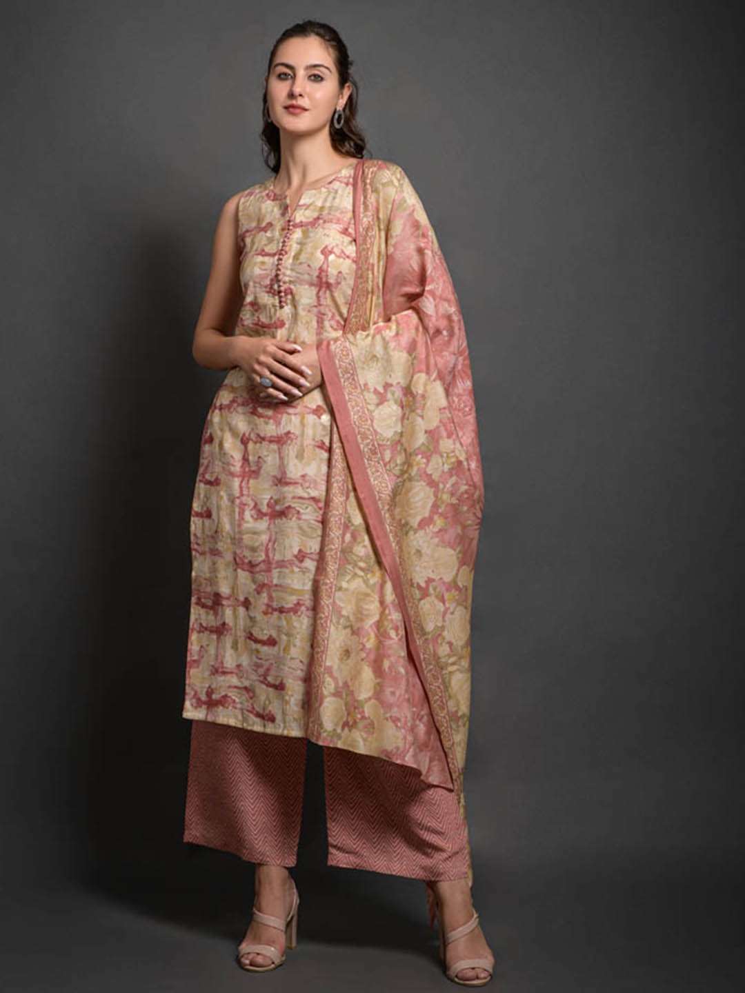 

SAZRIKA Women Printed Regular Kurta & Trousers With Dupatta Set, Peach