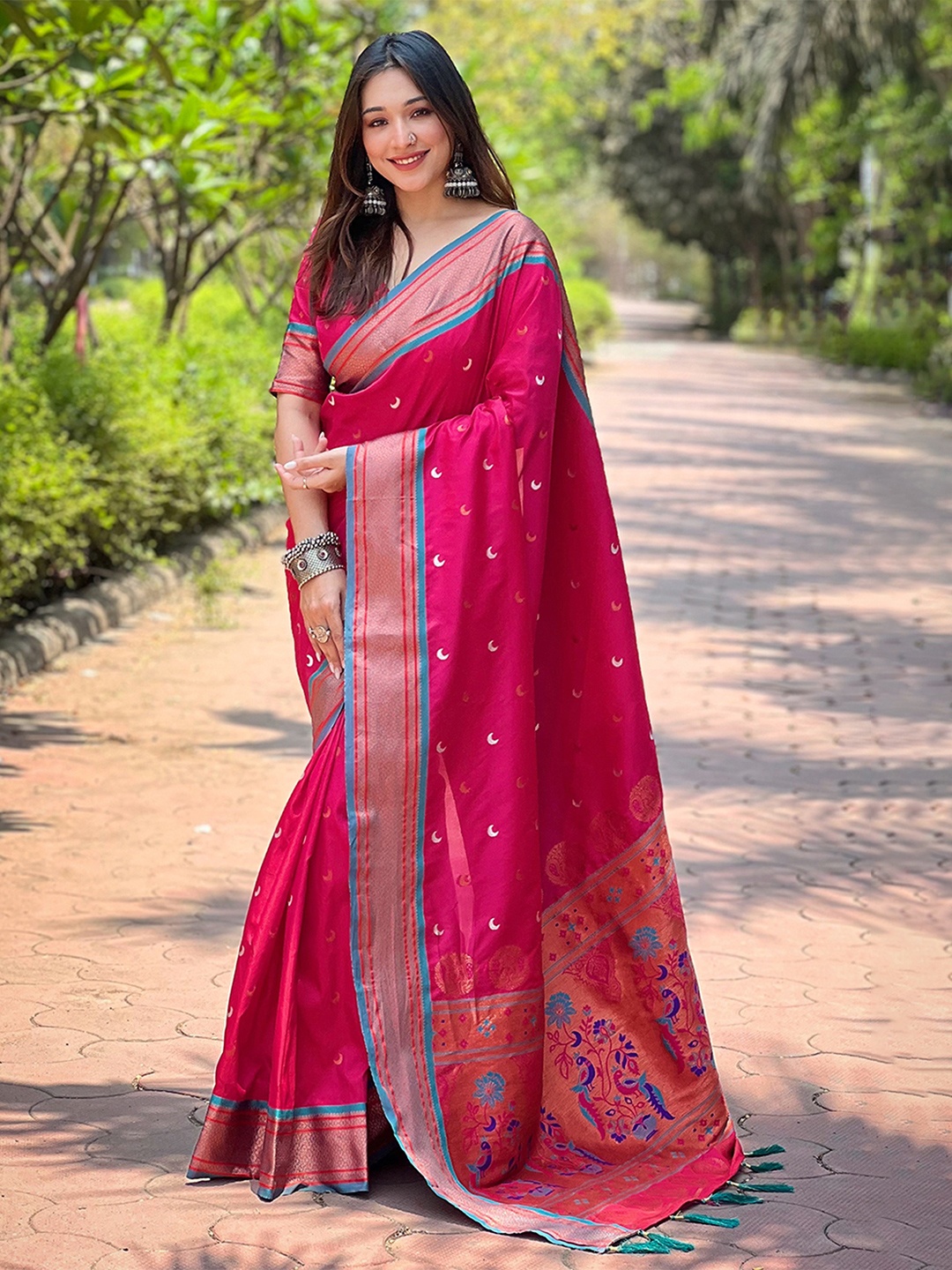 

Mitera Woven Design Zari Banarasi Saree, Pink