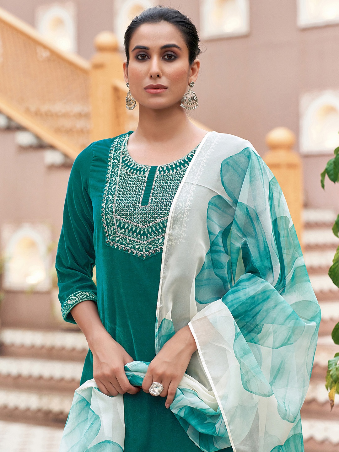 

KALINI Geometric Yoke Design Sequinned Velvet Straight Kurta With Trousers & Dupatta, Green