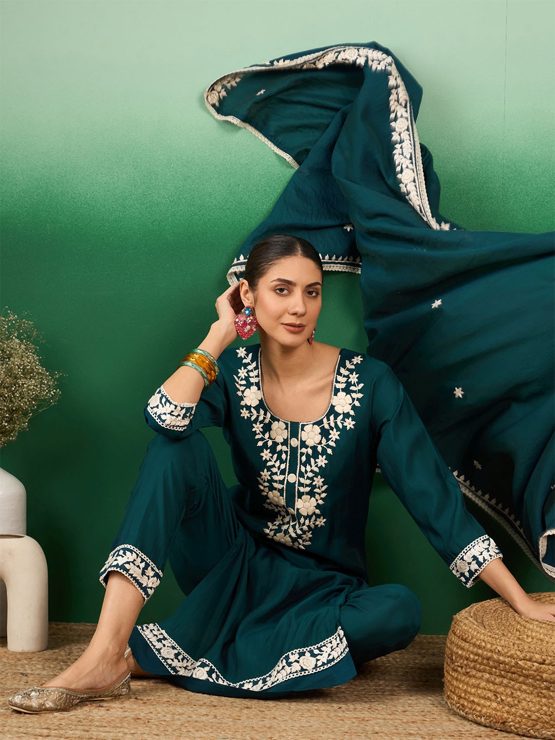 

MANVAA Women Embroidered Kurta Trousers & Dupatta, Teal