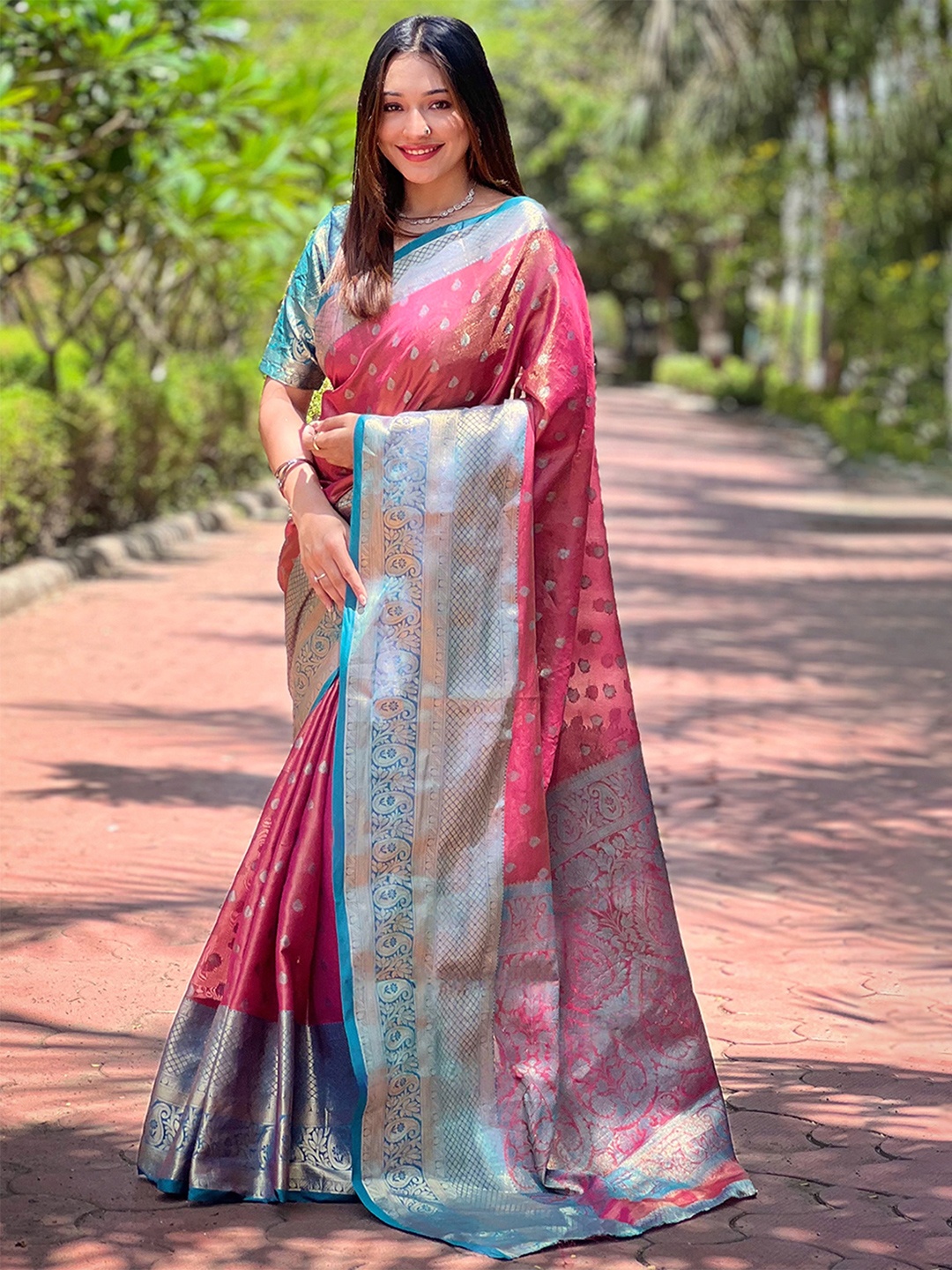 

Mitera Ethnic Motifs Tissue Kanjeevaram Zari Saree, Pink
