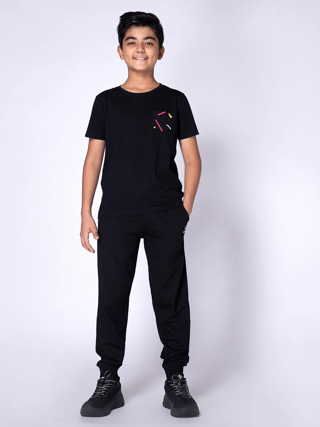 

UMILDO Boys Pure Cotton T-shirt with Pyjamas, Black
