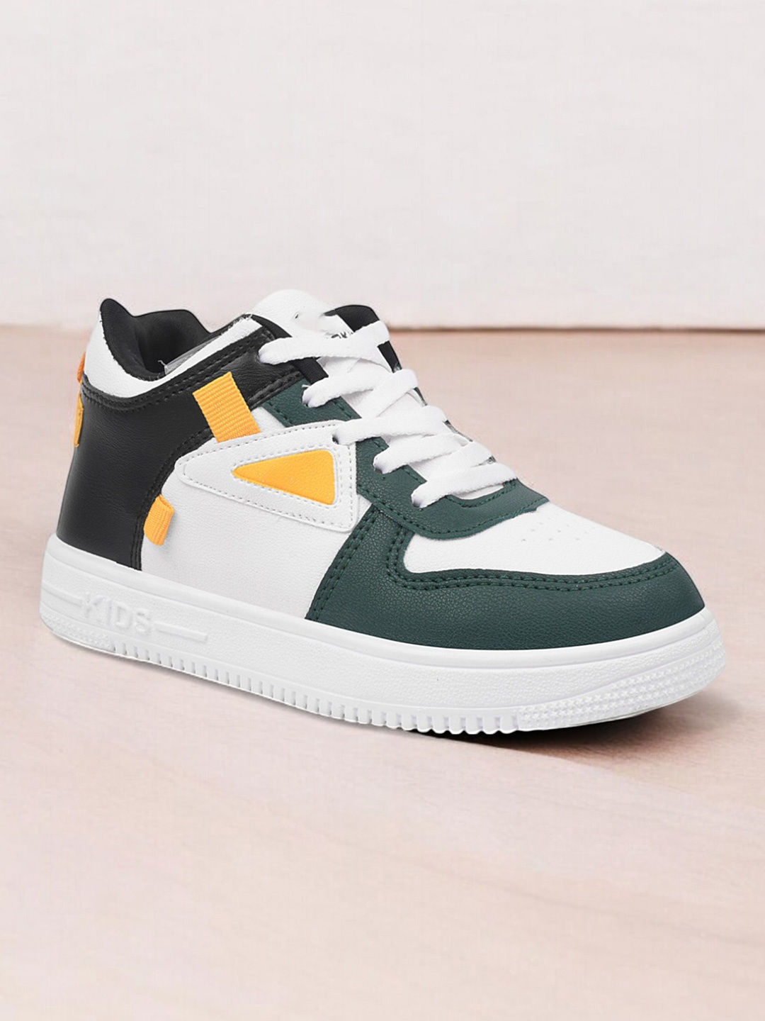 

Lil Lollipop Unisex Kids Colourblocked Sneakers, White
