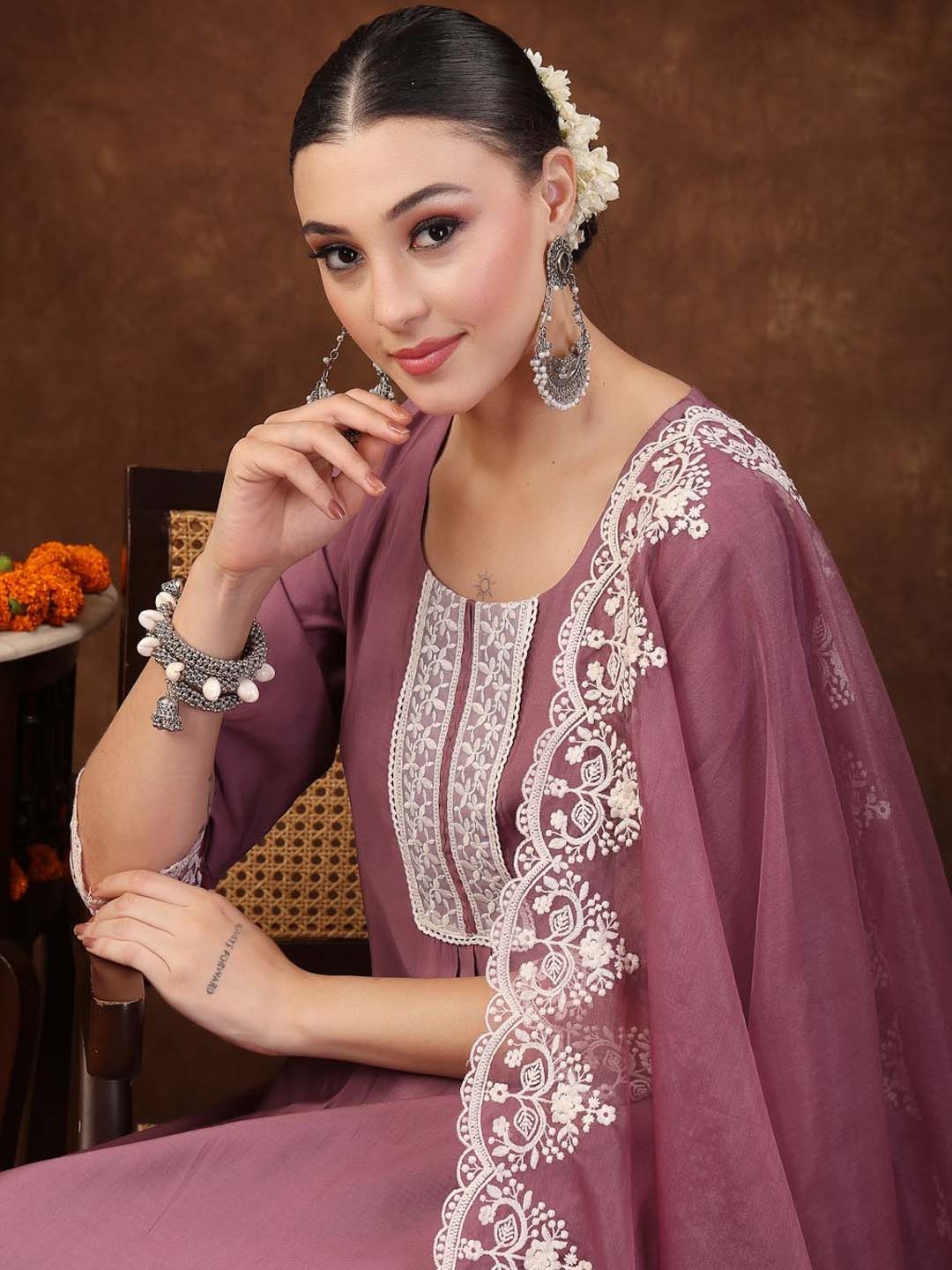 

Stylum Mauve & WHite Floral Embroidered Straight Kurta & Trousers With Dupatta
