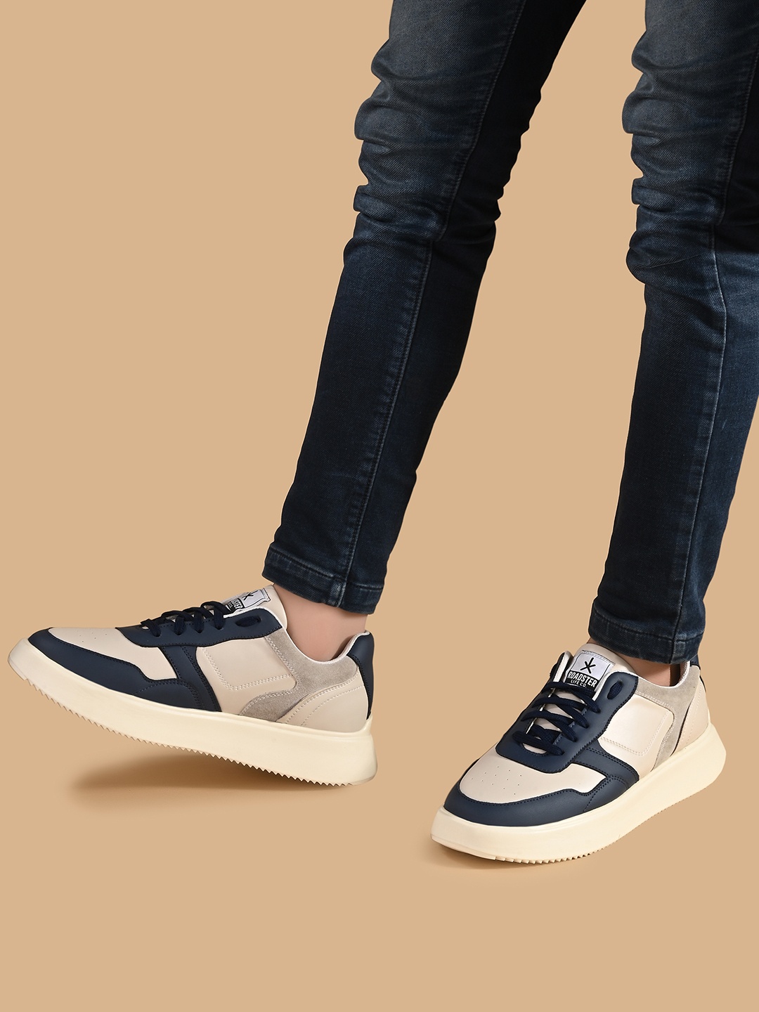 

Roadster Men Colourblocked Casual Sneakers, Cream