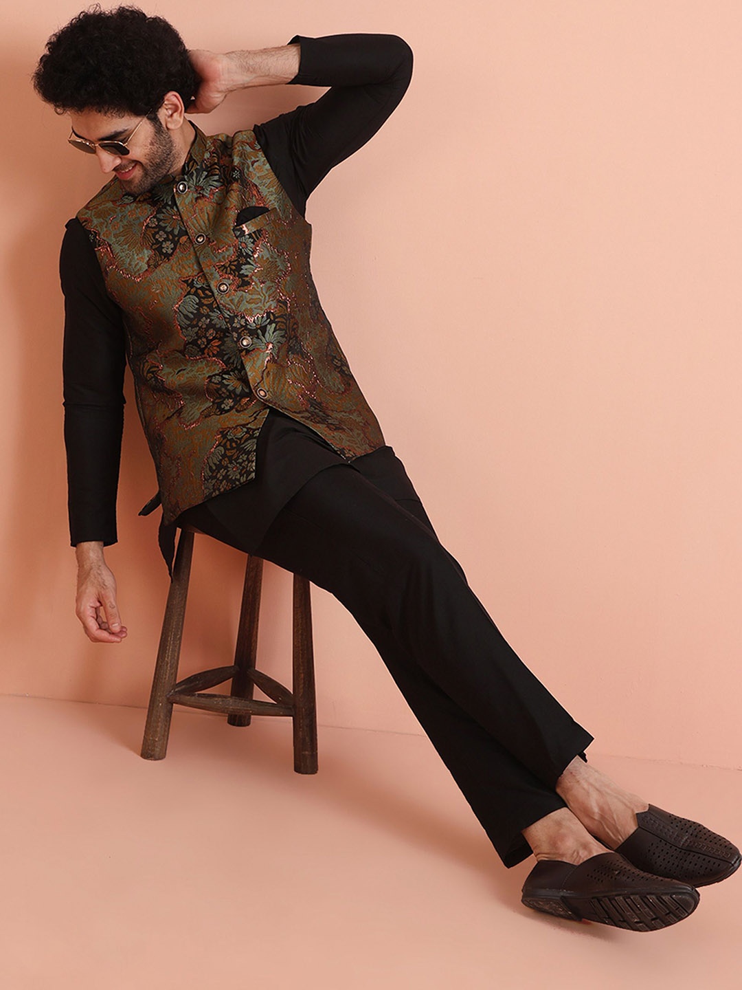 

KISAH Men Abstract Regular Fit Jacquard Nehru Jacket, Green