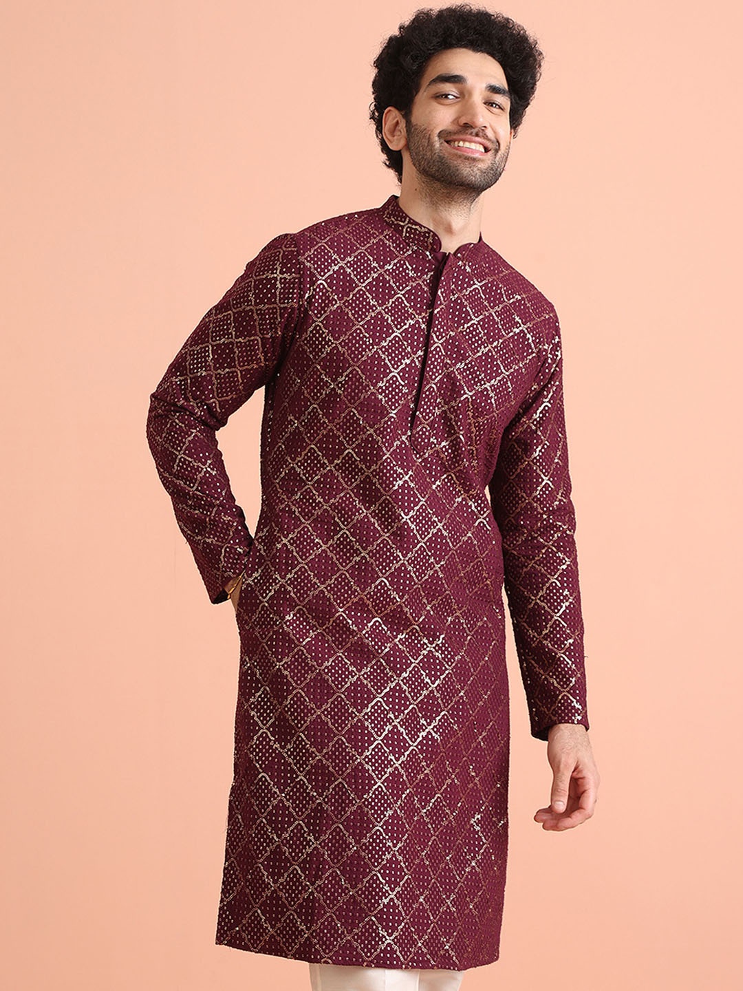 

KISAH Men Embroidered Regular Fit Sequinned Kurta, Maroon