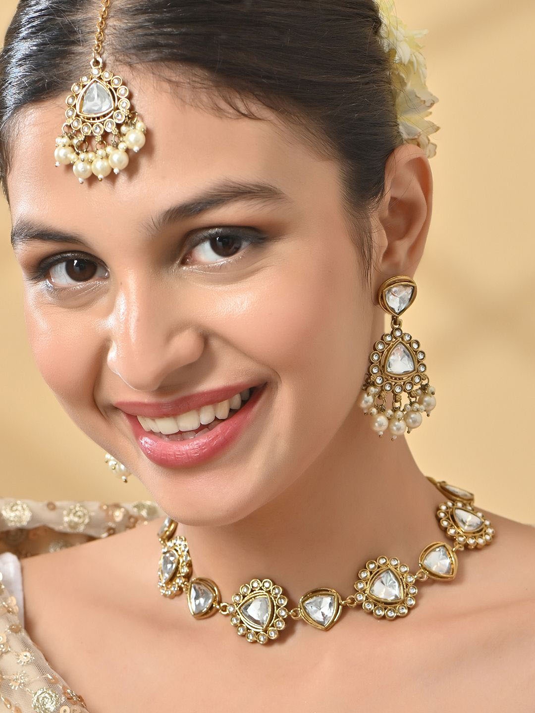 

Fida Gold-Plated Stones-Studded & Beaded Jewellery Set