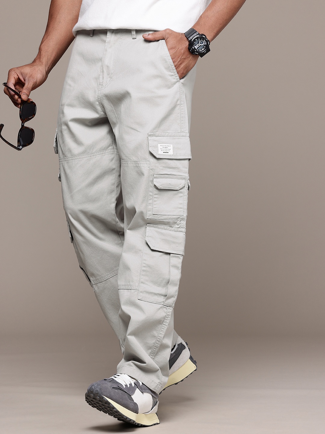 

WROGN Men Oversized Fit Cargos Trousers, Grey