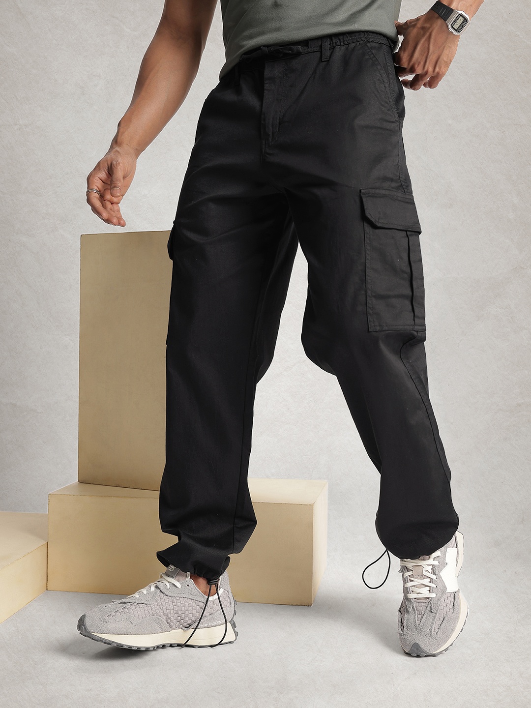

WROGN Men Loose Fit Cargo Styles Trousers, Black