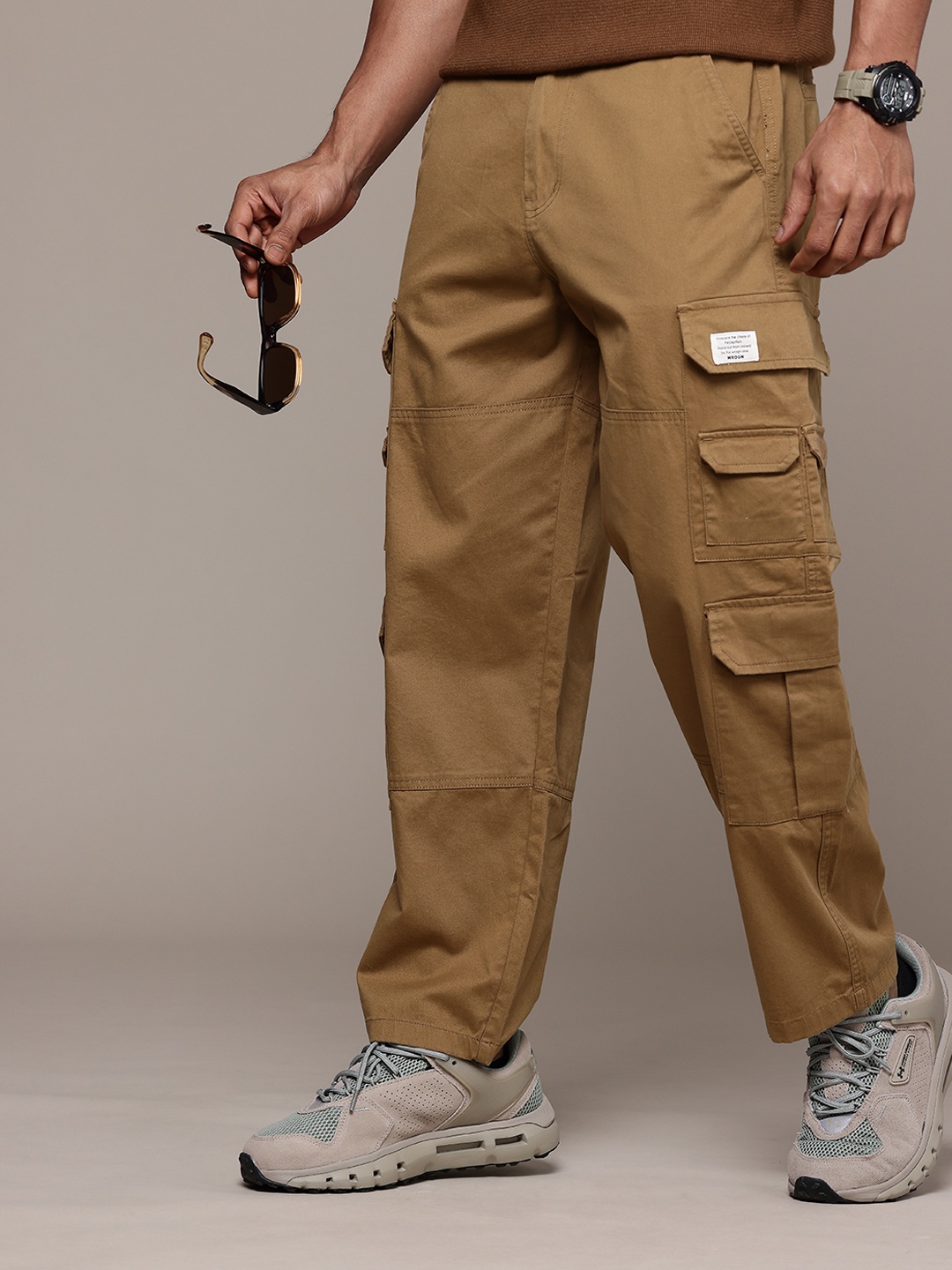 

WROGN Men Loose Fit Cargos Trousers, Brown