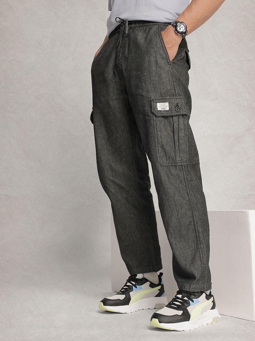 

WROGN Men Pure Cotton Loose Fit Trousers, Charcoal