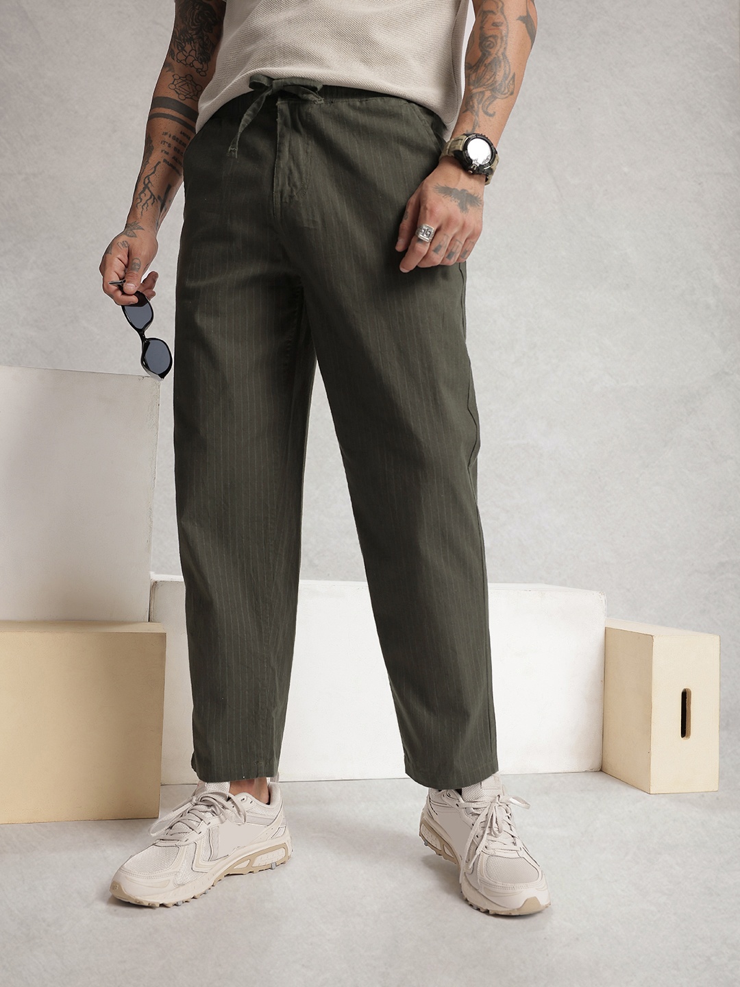 

WROGN Men Oversized Fit Striped Regular Trousers, Olive