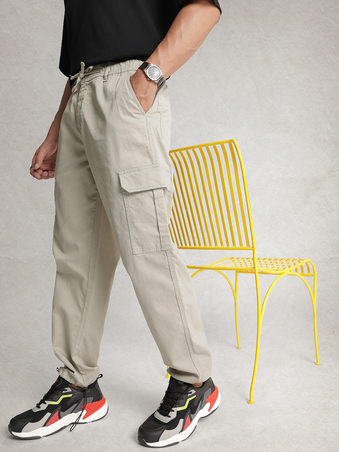 

WROGN Men Loose Fit Cargo Styles Trousers, Grey