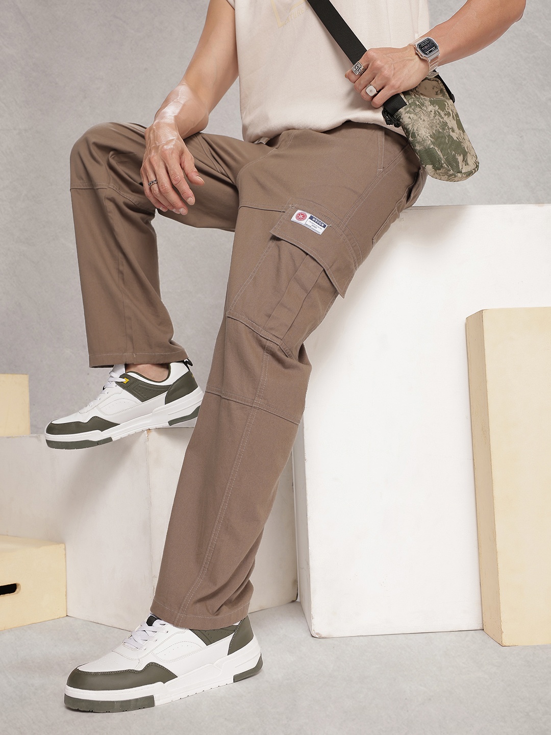 

WROGN Men Pure Cotton Oversized Cargos Trousers, Brown