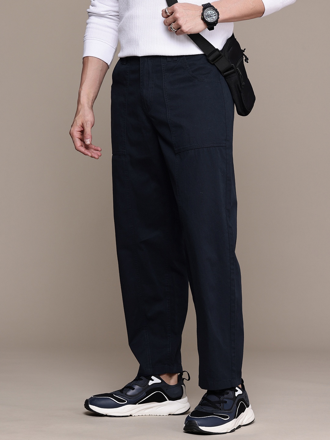 

WROGN Men Oversized Pure Cotton Chinos Trousers, Navy blue