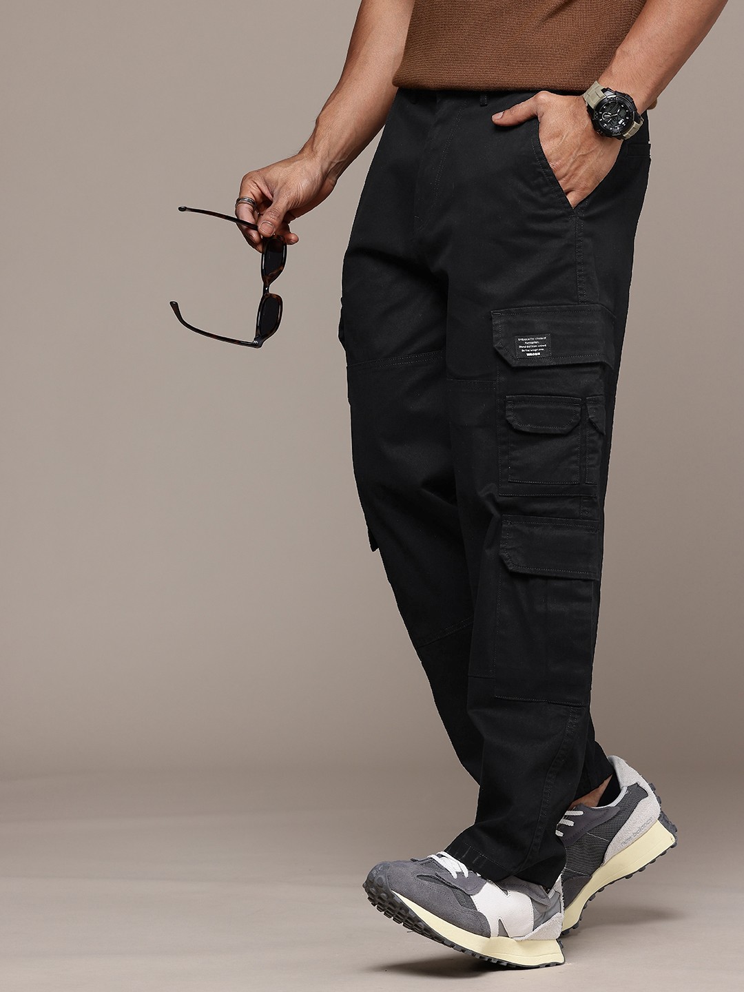 

WROGN Men Oversized Cargos Trousers, Black
