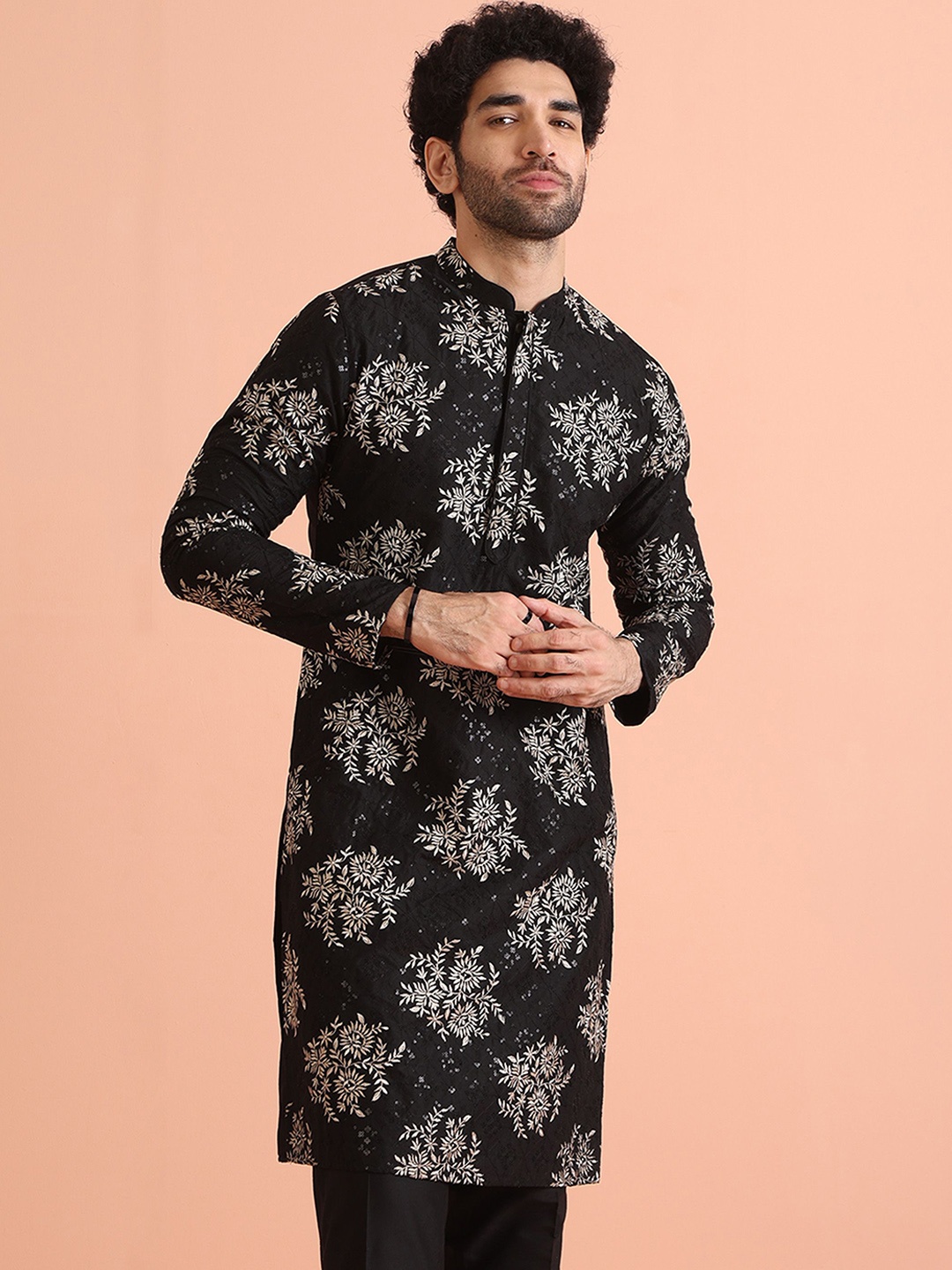 

KISAH Men Embroidered Regular Fit Thread Work Kurta, Black