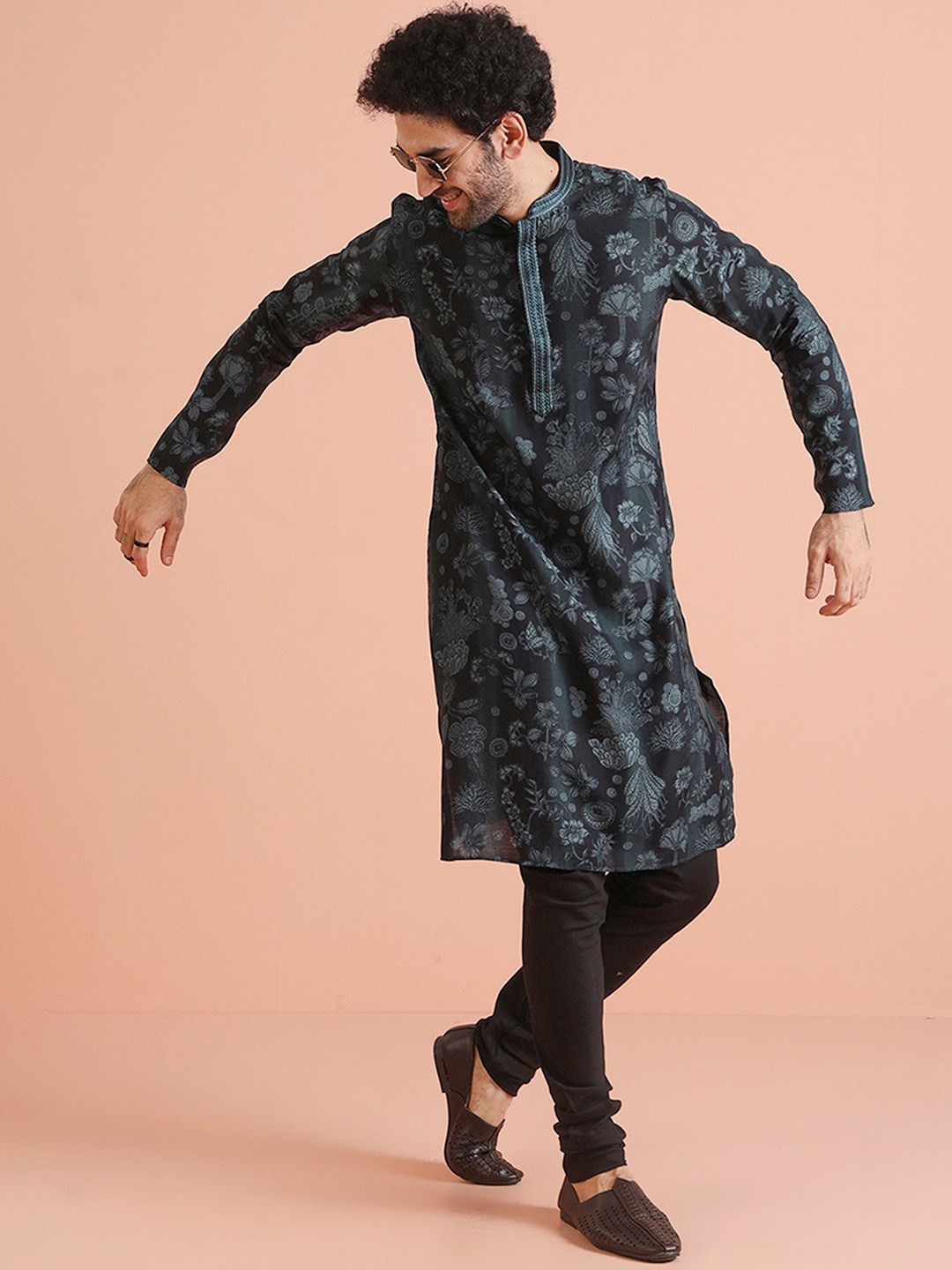 

KISAH Men Printed Regular Fit Kantha Print Kurta, Black