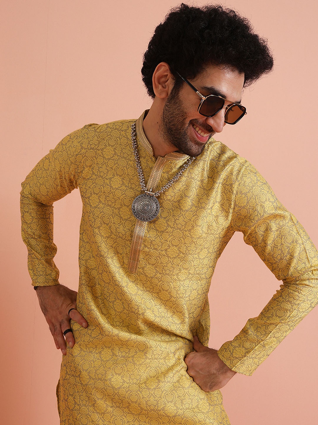 

KISAH Men Jacquard Regular Fit Ethnic Motifs Kurta, Mustard