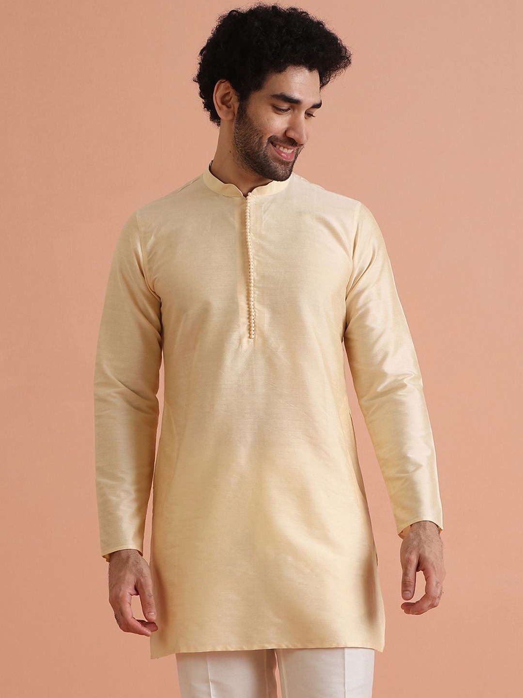 

KISAH Men Mandarin Collar Regular Solid Kurta, Cream
