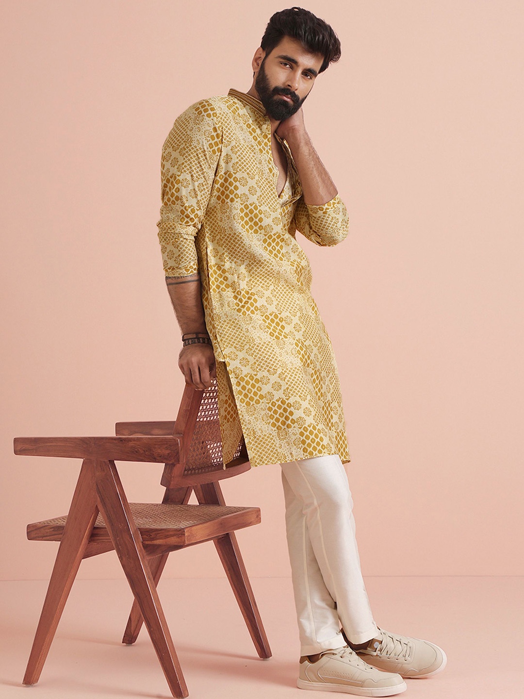 

KISAH Men Printed Regular Fit Ethnic Motifs Kurta, Mustard