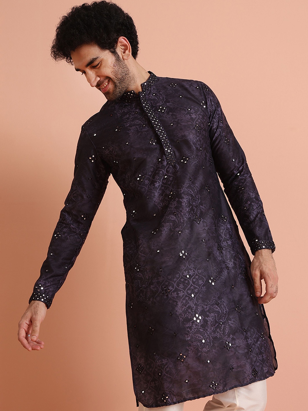 

KISAH Men Embellished Regular Fit Mirror work Kurta, Violet