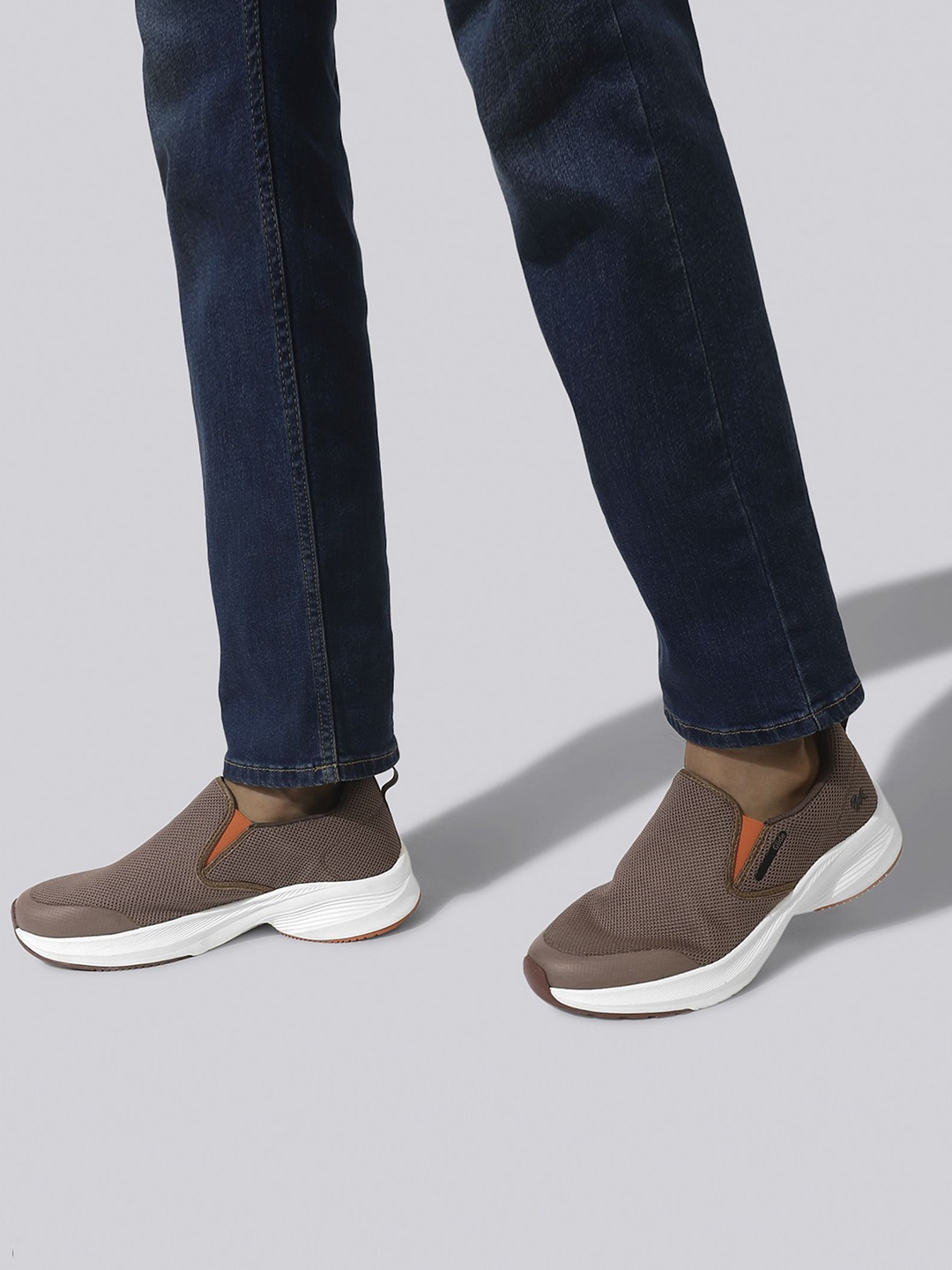 

NEEMANS Men Woven Design Slip-On Sneakers, Brown