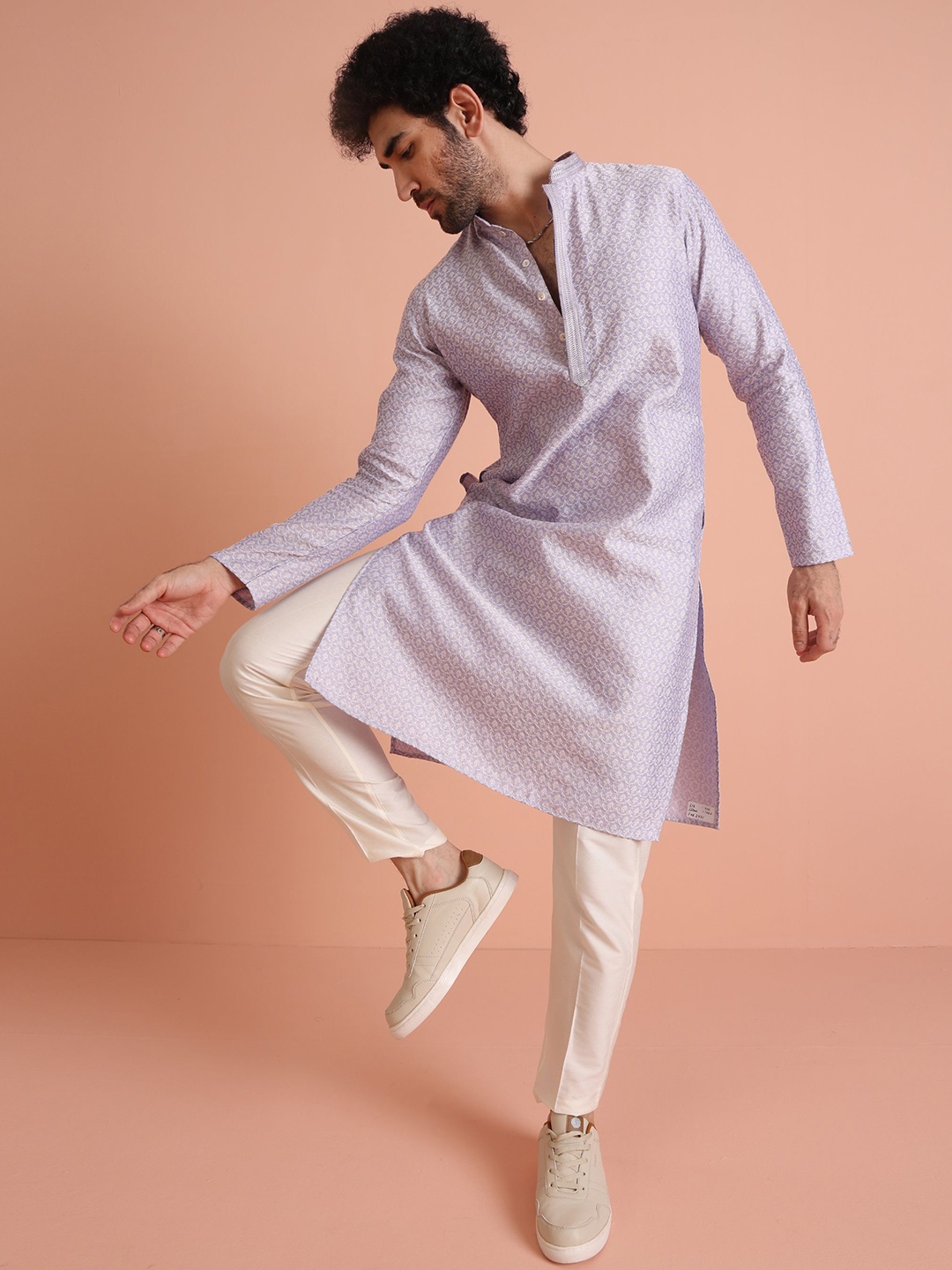 

KISAH Men Woven Design Regular Fit Ethnic Motifs Kurta Trouser Set, Lavender