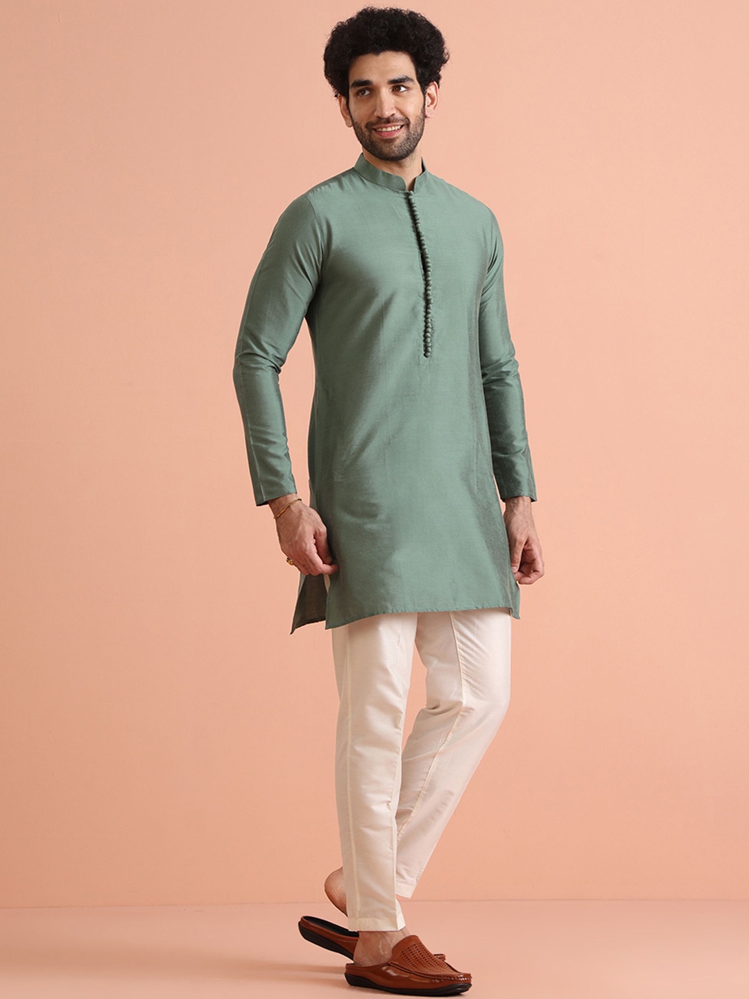 

KISAH Mandarin Collar Straight Kurta with Trousers, Green