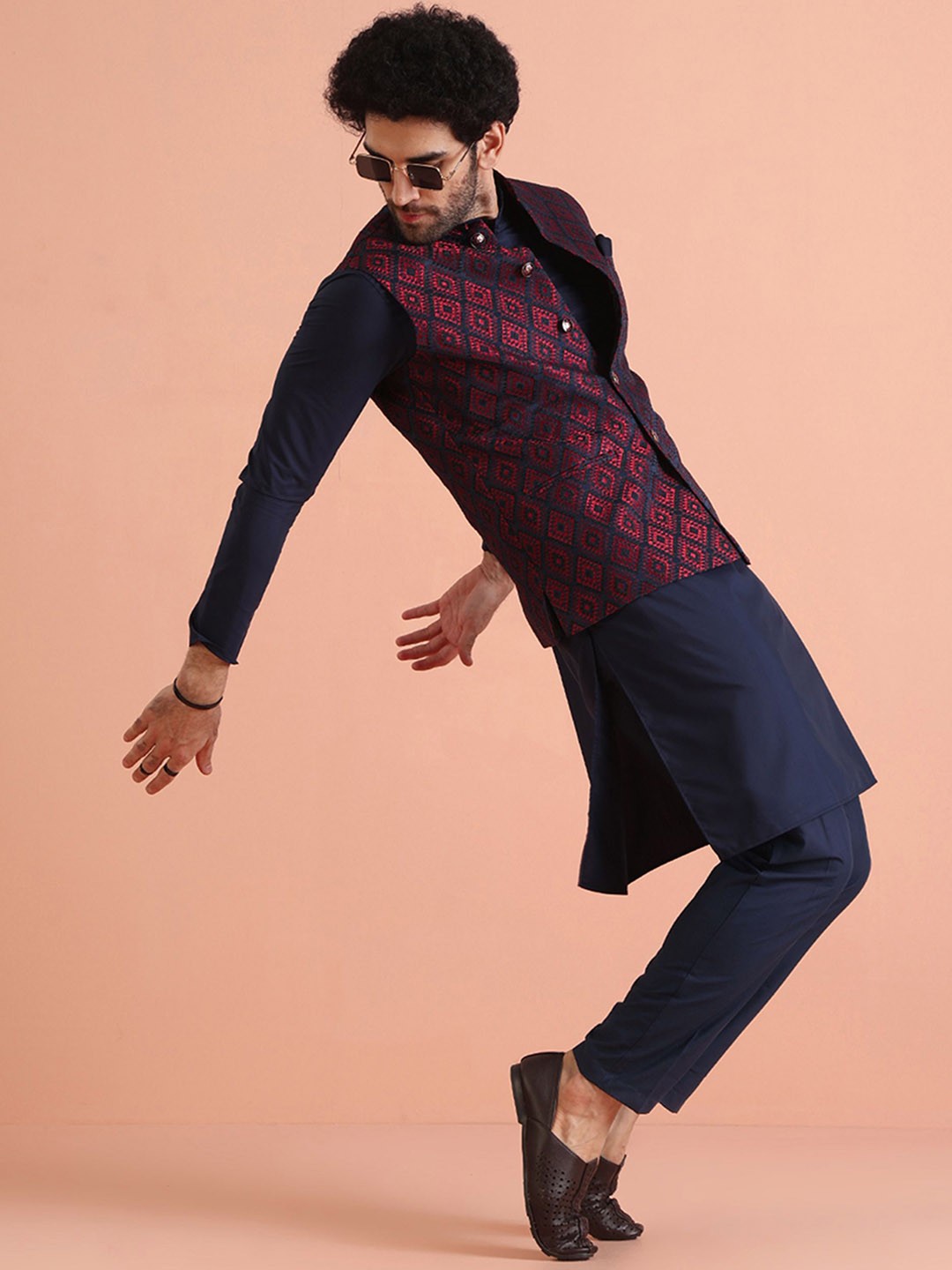 

KISAH Men Woven Design Regular Fit Geometric Kurta Nehru Jacket Trouser Set, Navy blue