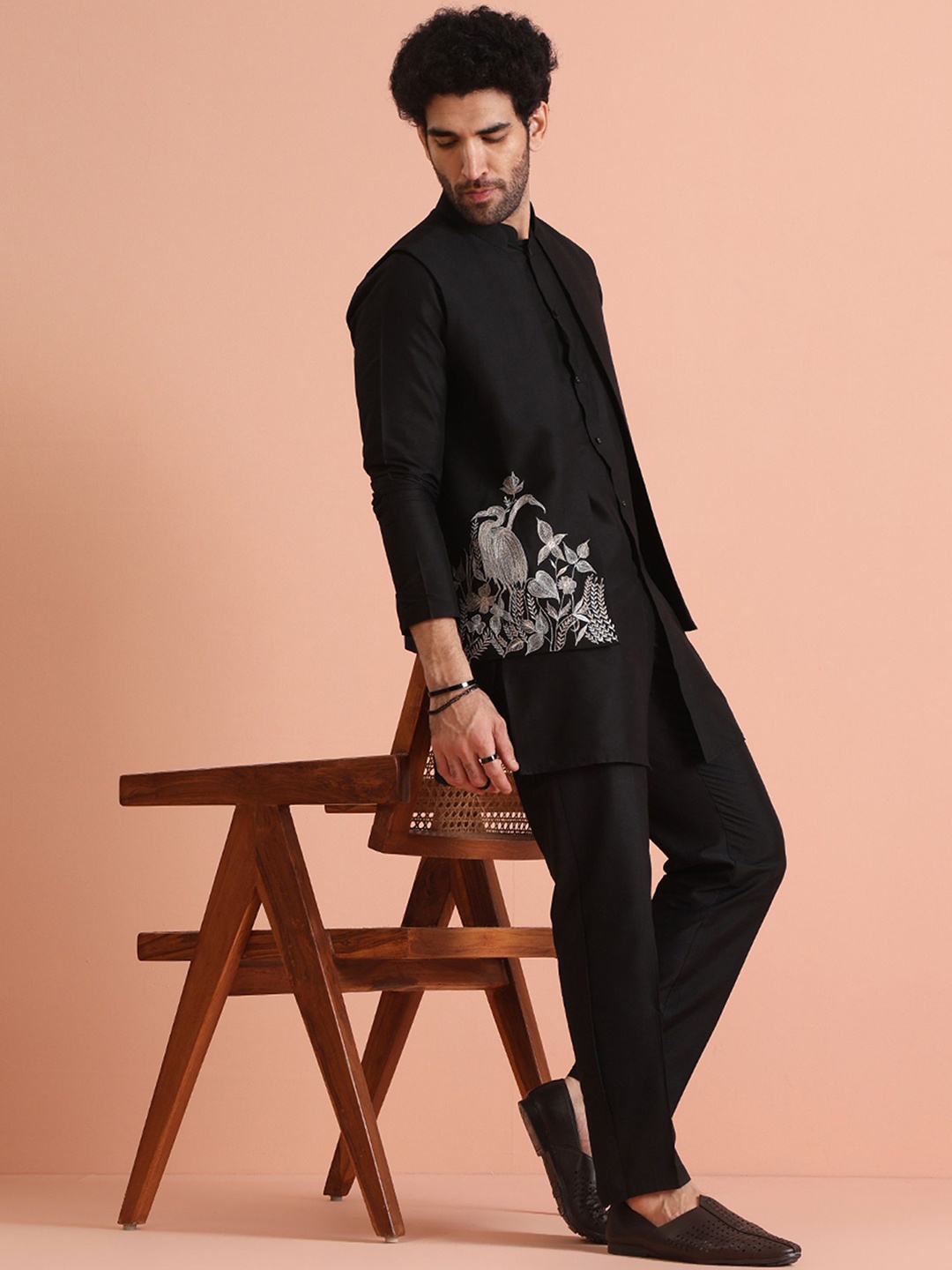 

KISAH Men Animal work Regular Fit Embroidered Kurta Nehru Jacket Trouser Set, Black