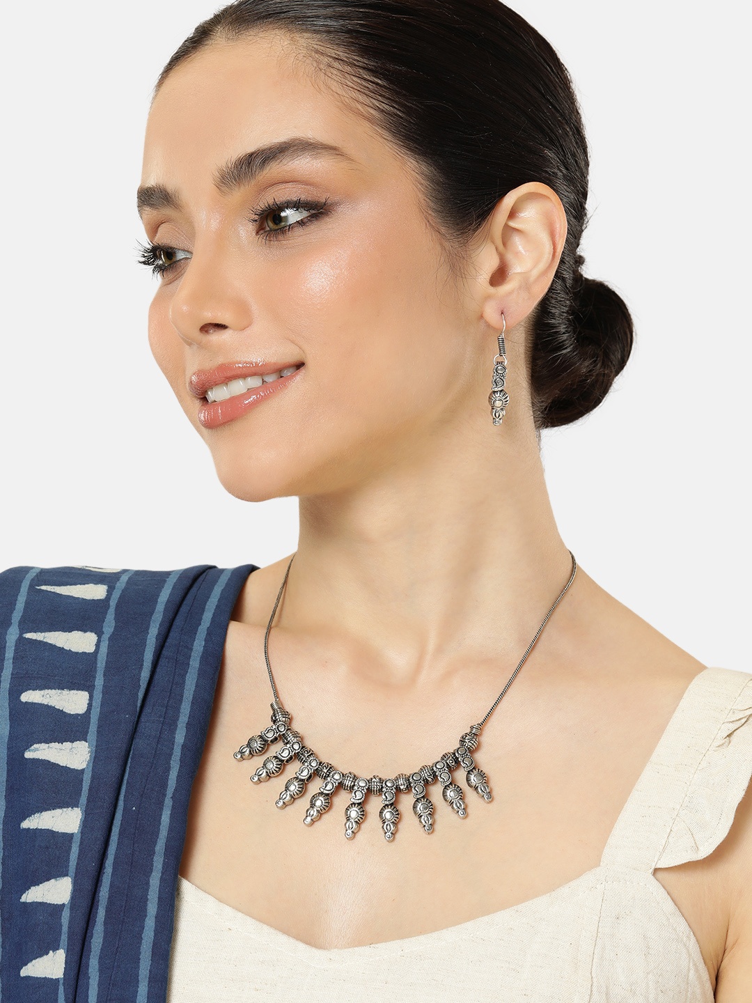 

AITIHYA Brass Silver-Plated Handcrafted Necklace