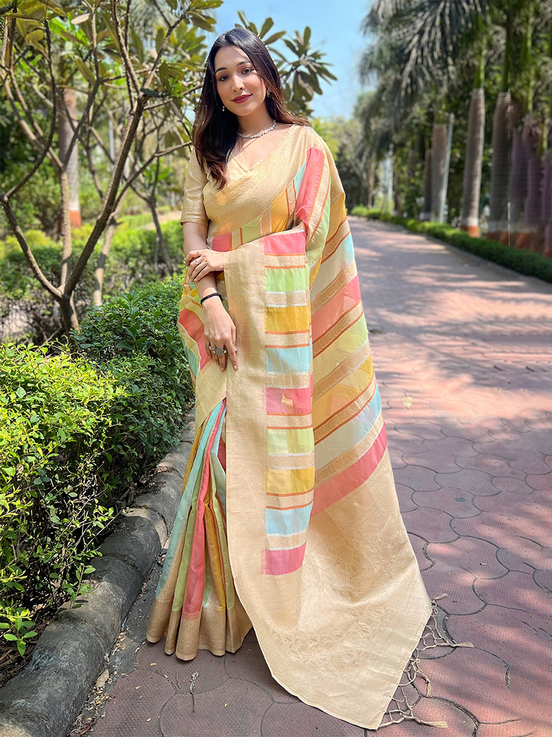 

Mitera Woven Design Zari Organza Saree With Unstitched Blouse Piece, Beige