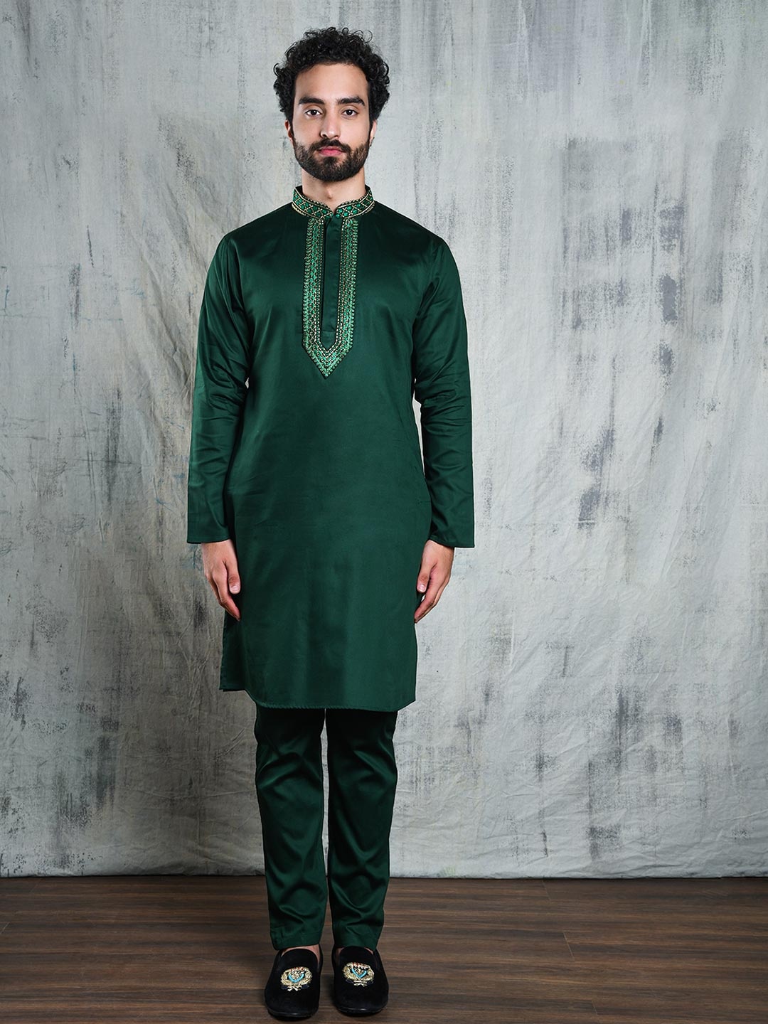 

Be Desi Geometric Yoke Design Regular Thread Work Straight Kurta with Trousers, Green