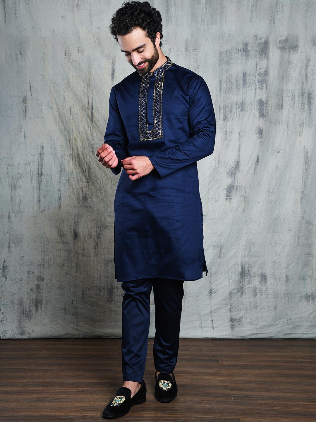 

Be Desi Ethnic Motifs Embroidered Mandarin Collar Straight Kurta With Trouser, Blue