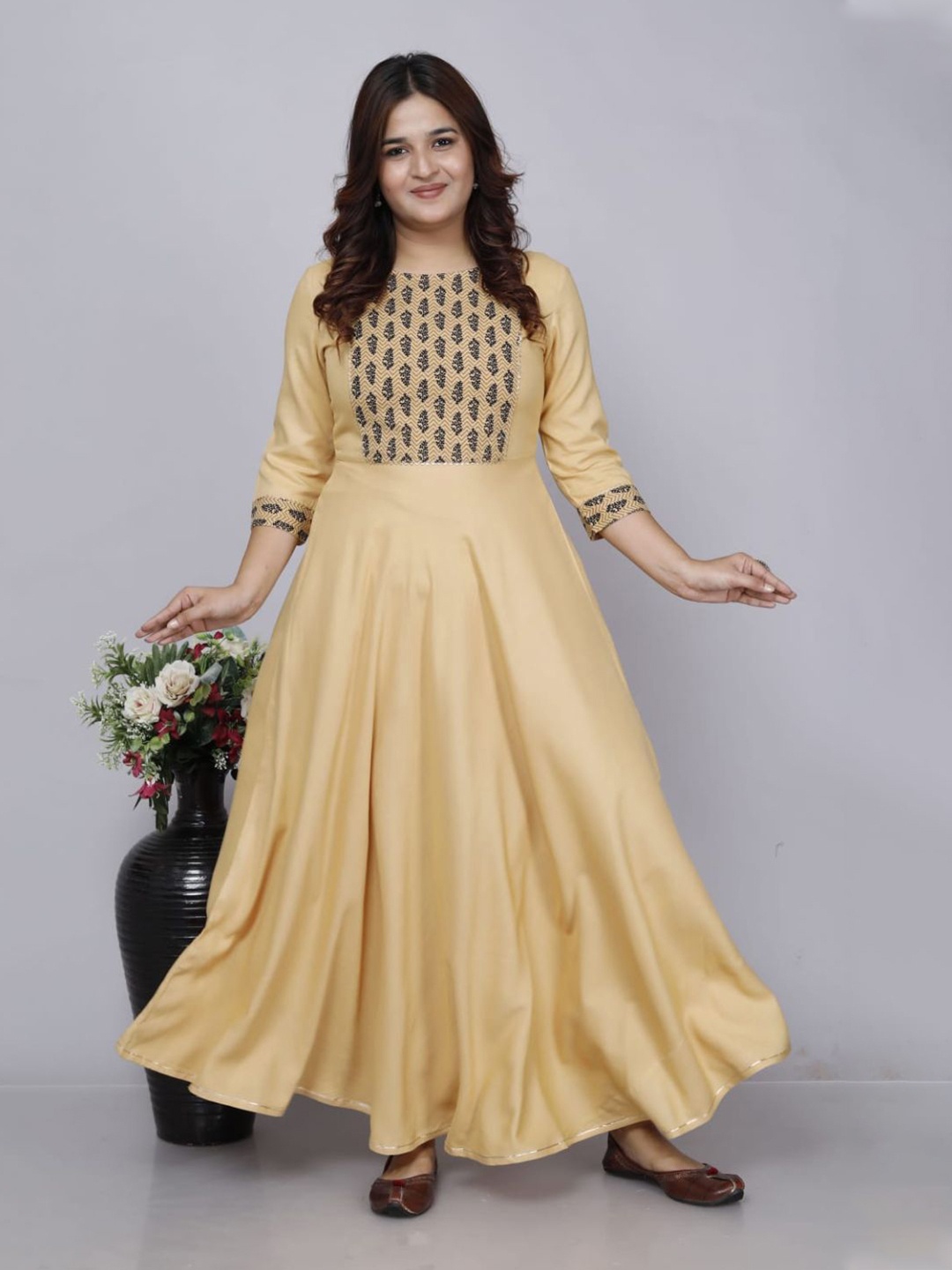 

GORDHAN Chevron Printed Round Neck Three-Quarter Sleeves Regular Anarkali Kurta, Yellow