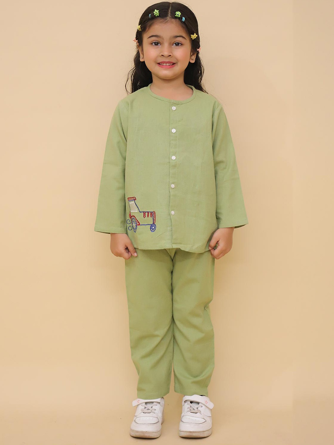 

LITTLE GINNIE Boys Mandarin Collar Thread Work Straight Kurta & Trousers, Green